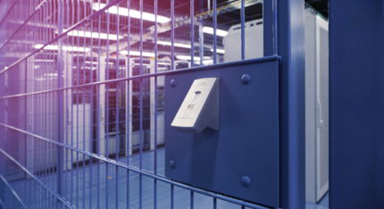 Colocation-Cage mit biomietrischem Leser