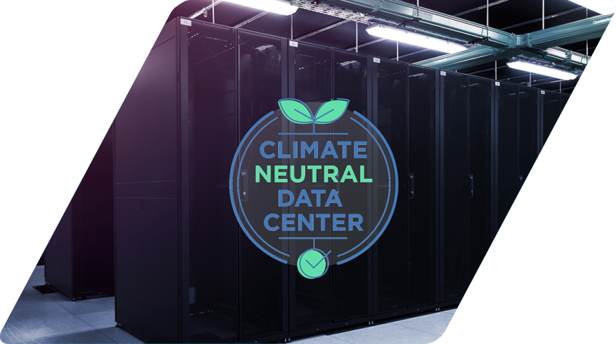 climate-neutral-datacenter-logo vor Racks